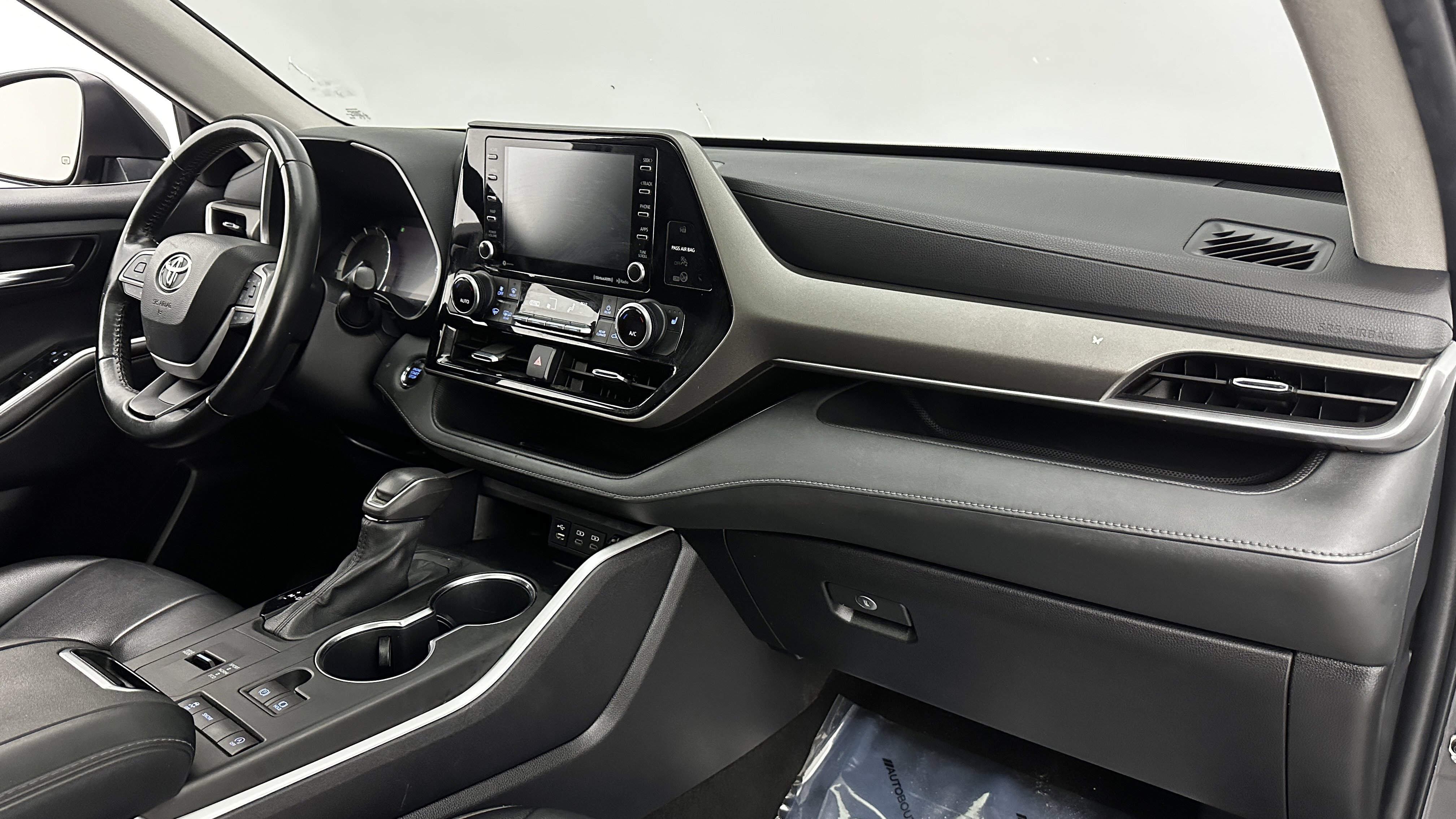 Used 2022 Toyota Highlander XLE image 37