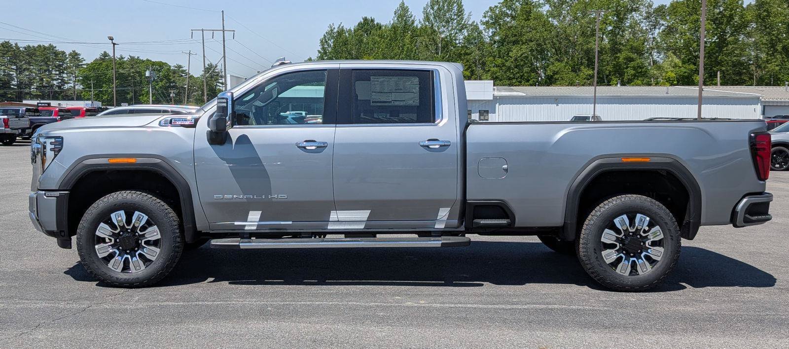 New 2026 GMC Sierra 3500 Denali w/ Denali Reserve Package AWD/4WD image 5