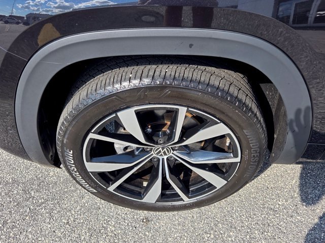 Certified 2025 Volkswagen Atlas SEL Premium R-Line AWD/4WD image 19