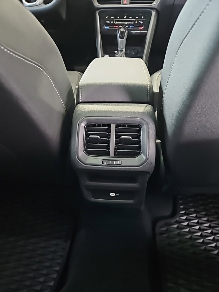 Used 2025 Volkswagen Taos SE image 18