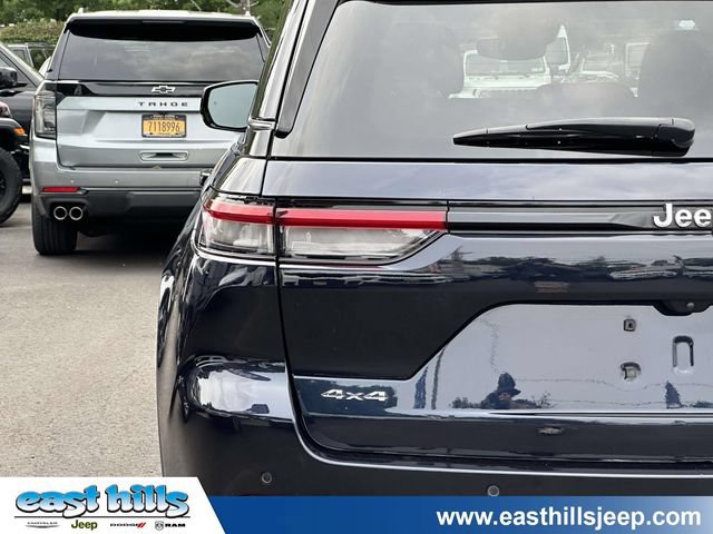 Used 2023 Jeep Grand Cherokee Limited AWD/4WD image 11