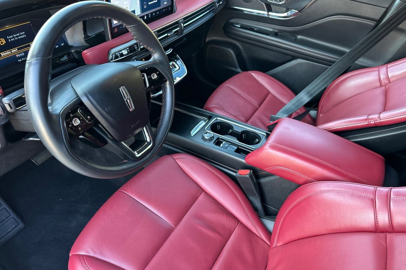 Used 2023 Lincoln Corsair Reserve w/ Jet Appearance Package image 4