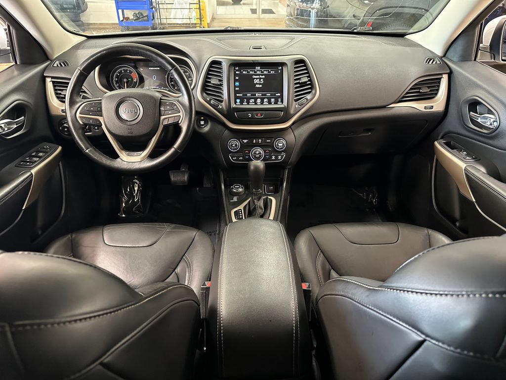 Used 2018 Jeep Cherokee Limited w/ Trailer Tow Group AWD/4WD image 12