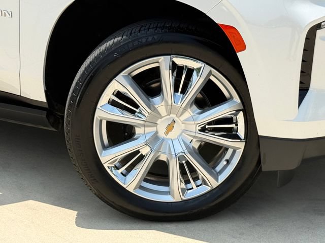 Used 2023 Chevrolet Suburban High Country AWD/4WD image 2