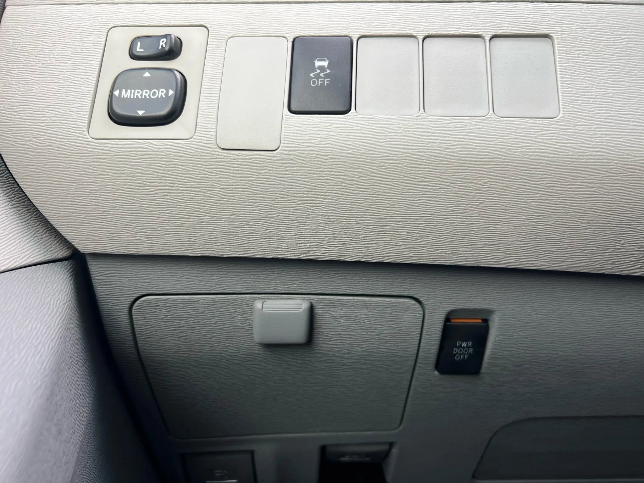 Used 2014 Toyota Sienna SE image 31