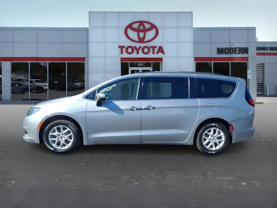 Used 2021 Chrysler Voyager Lxi FWD image 2