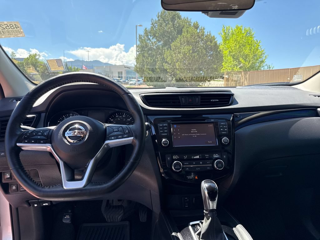 Used 2017 Nissan Rogue Sport SL w/ SL Premium Package AWD/4WD image 12
