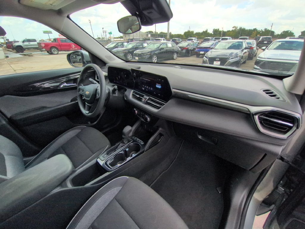 Used 2025 Chevrolet TrailBlazer LT AWD/4WD image 31