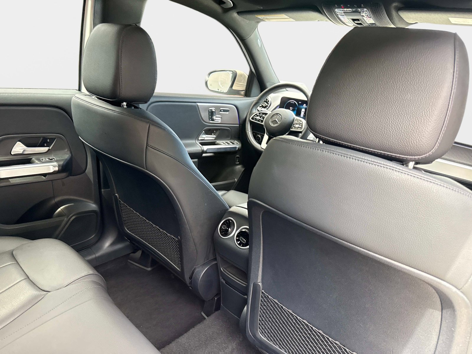 Used 2023 Mercedes-Benz GLB 250 4MATIC w/ Premium Package image 30