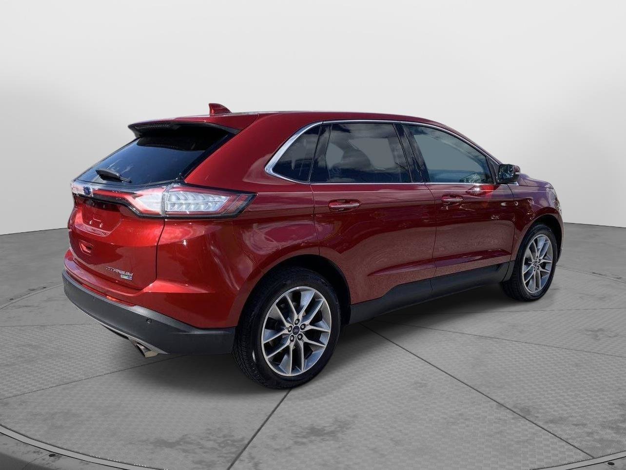 Used 2018 Ford Edge Titanium w/ Equipment Group 301A AWD/4WD image 3