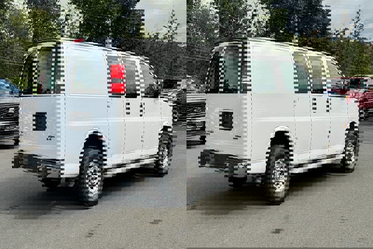Used 2022 GMC Savana 2500 w/ Driver Convenience Package image 3