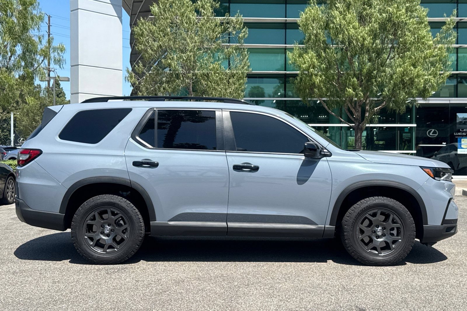 Used 2025 Honda Pilot TrailSport image 4