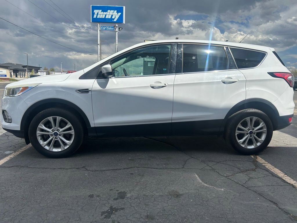 Used 2017 Ford Escape SE image 2