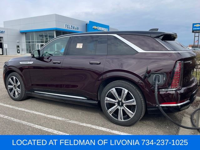 Used 2025 Cadillac Escalade IQ Luxury 1 w/ Smart Trailering package image 2