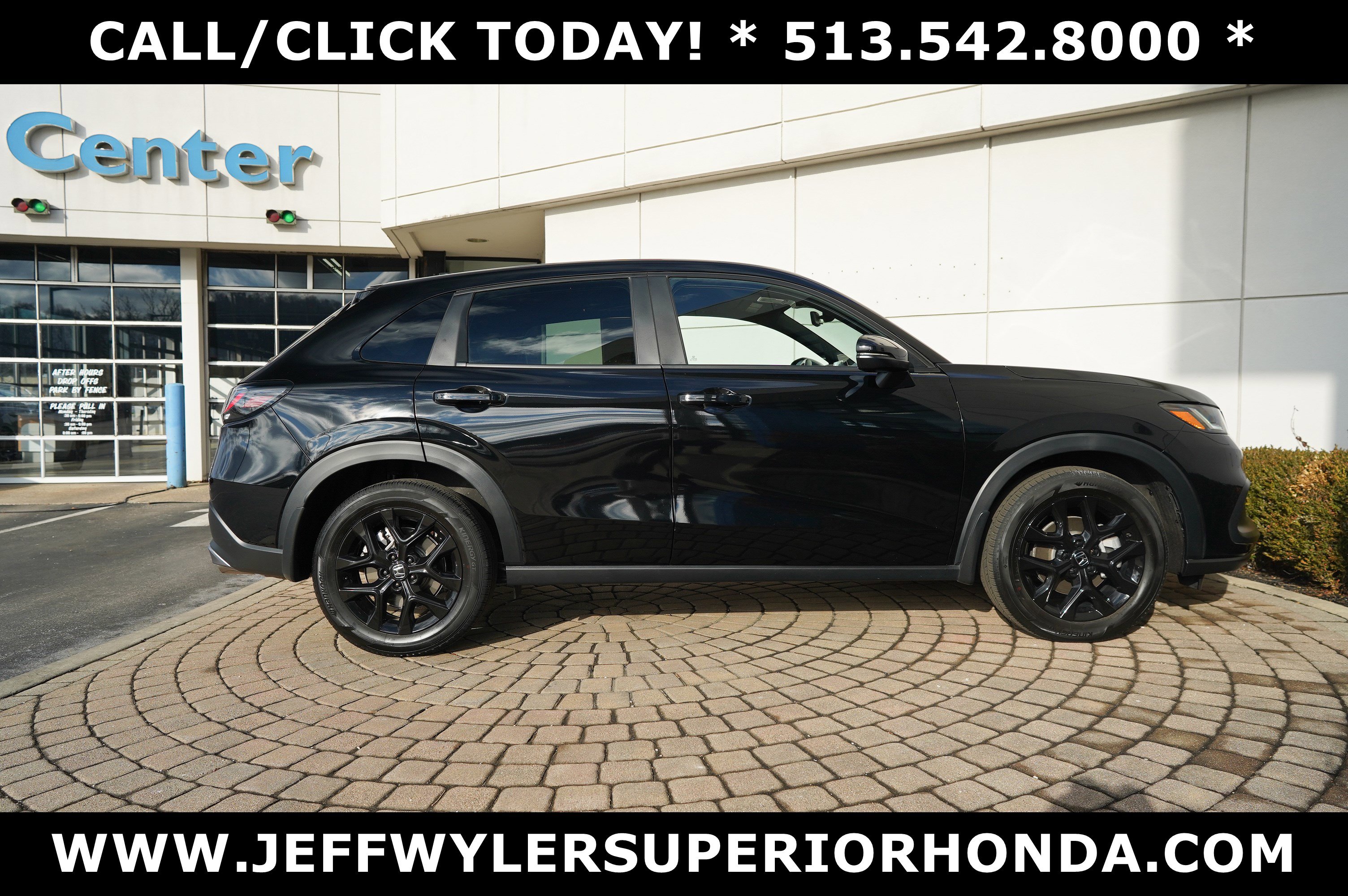 Used 2023 Honda HR-V Sport image 2