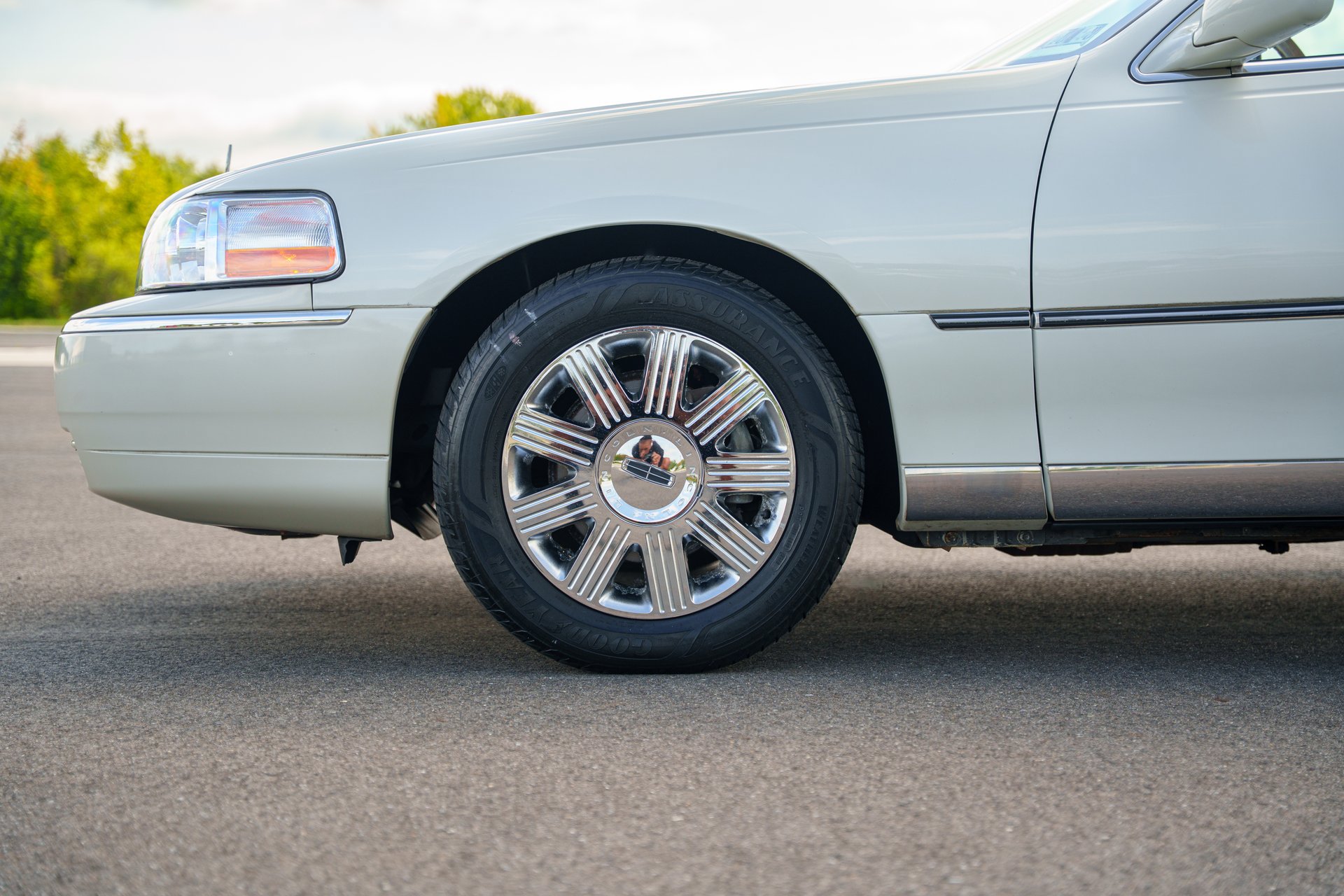 Used 2004 Lincoln Town Car Ultimate RWD image 19