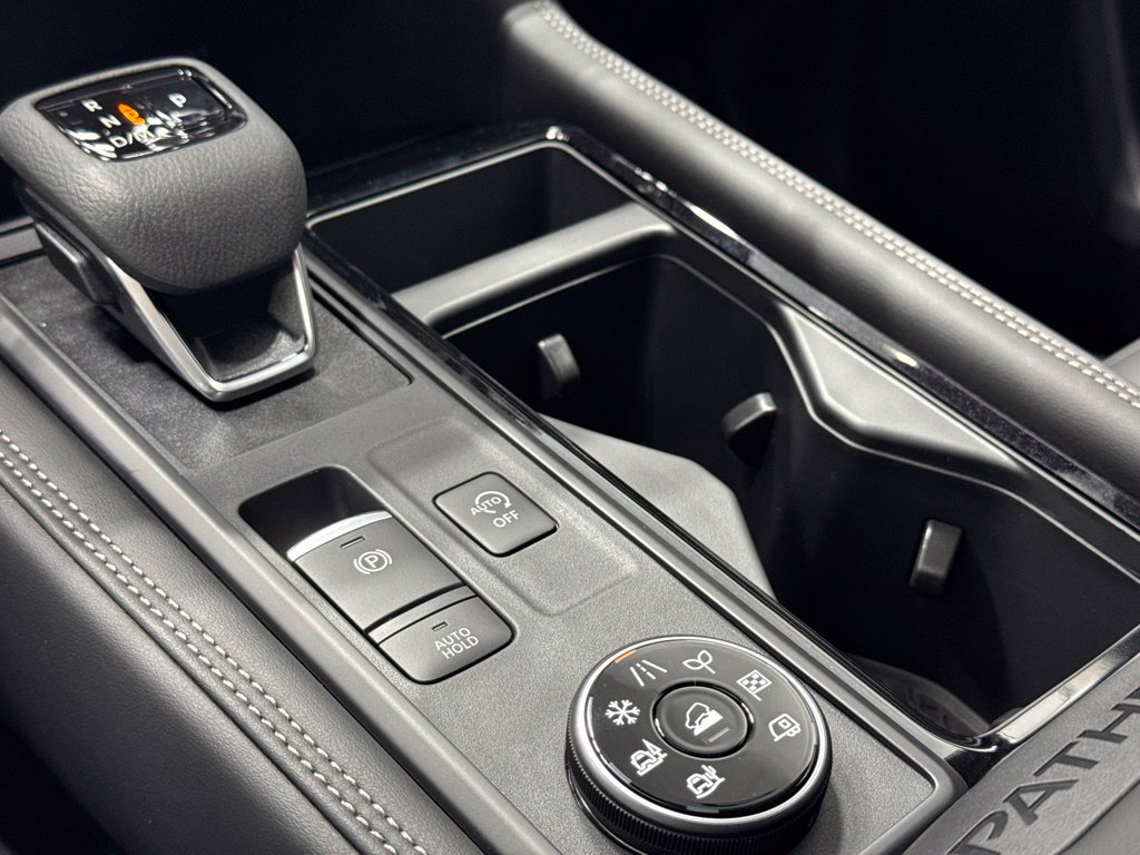 New 2026 Nissan Pathfinder Platinum AWD/4WD image 17