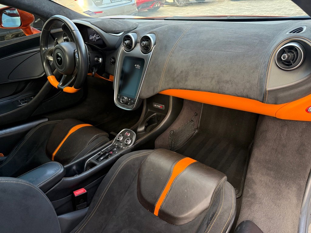 Used 2020 McLaren 570S Spider image 21