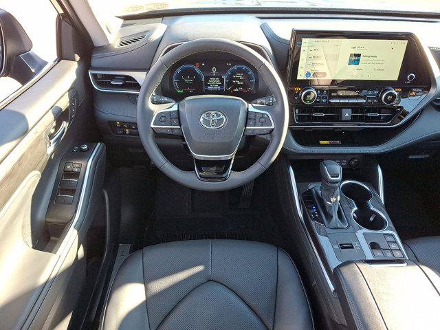 Certified 2026 Toyota Highlander Limited AWD/4WD image 22