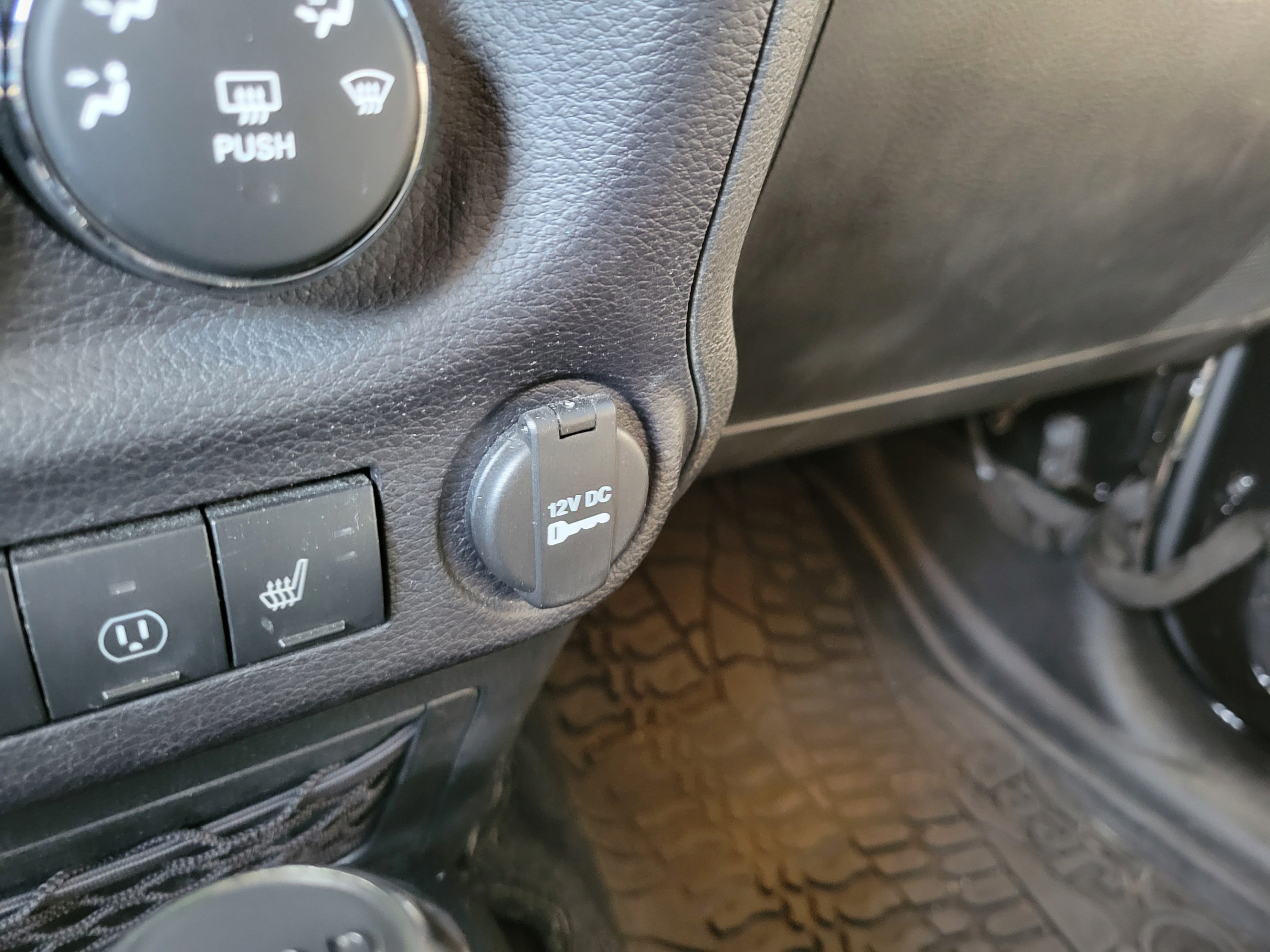 Used 2016 Jeep Wrangler Unlimited Rubicon w/ Connectivity Group AWD/4WD image 26