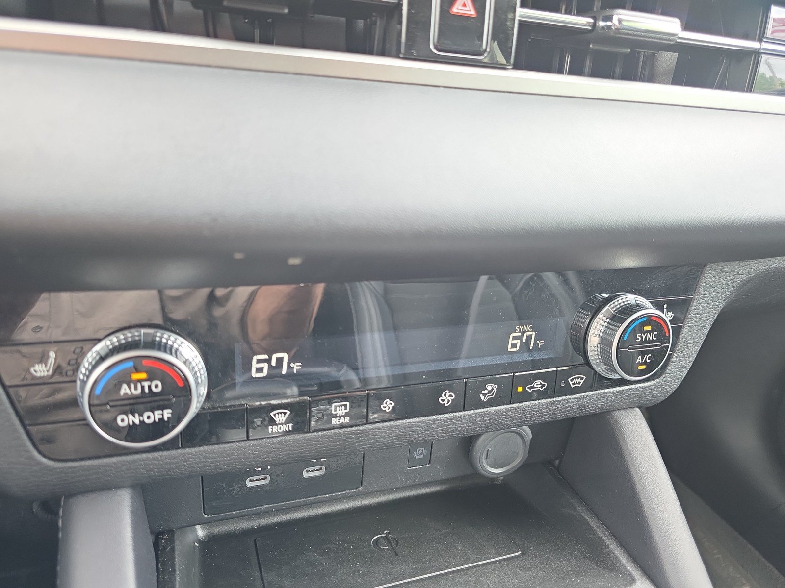 Used 2025 Mitsubishi Outlander SE AWD/4WD image 35