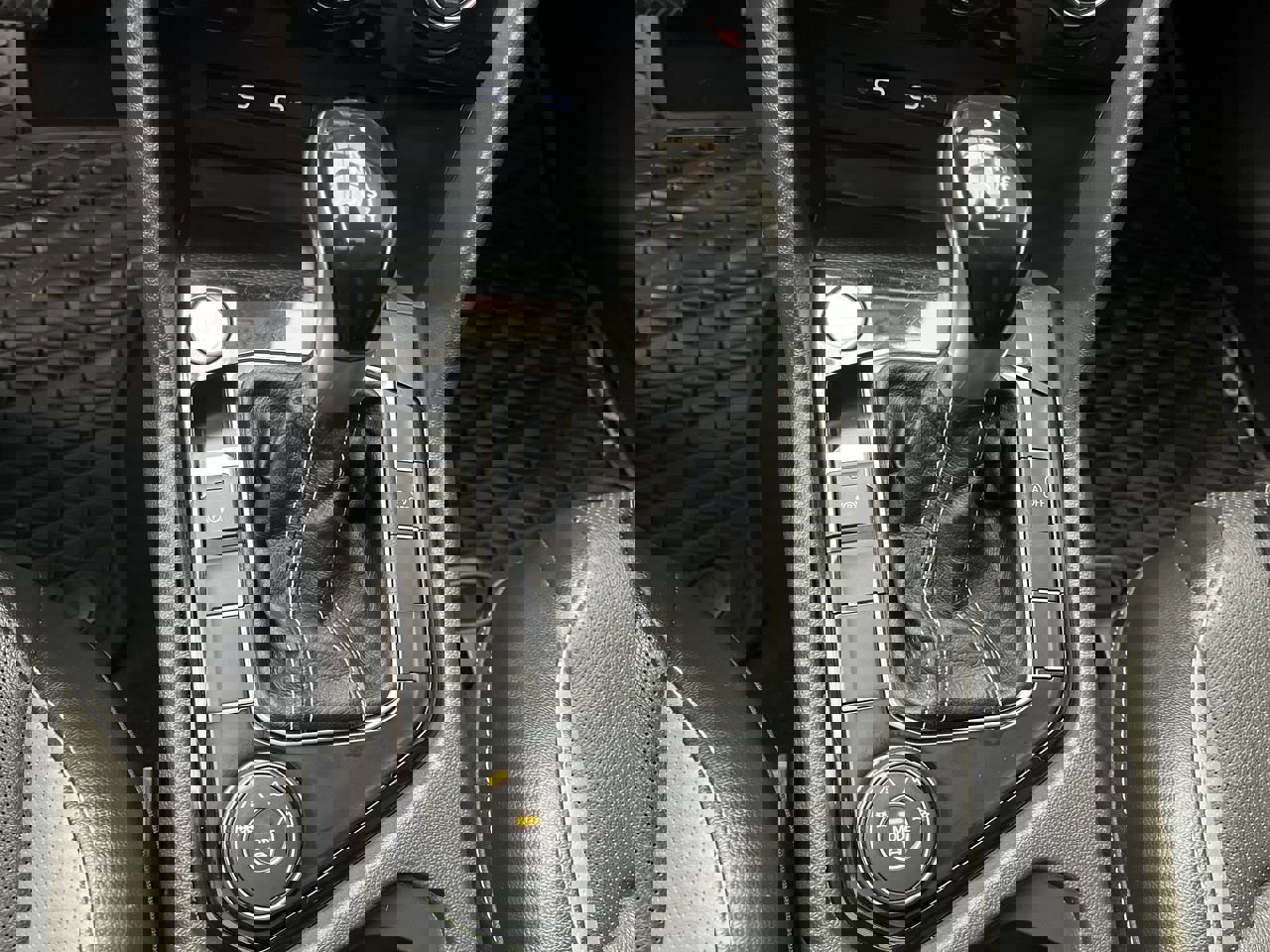 Used 2022 Volkswagen Taos SEL image 26