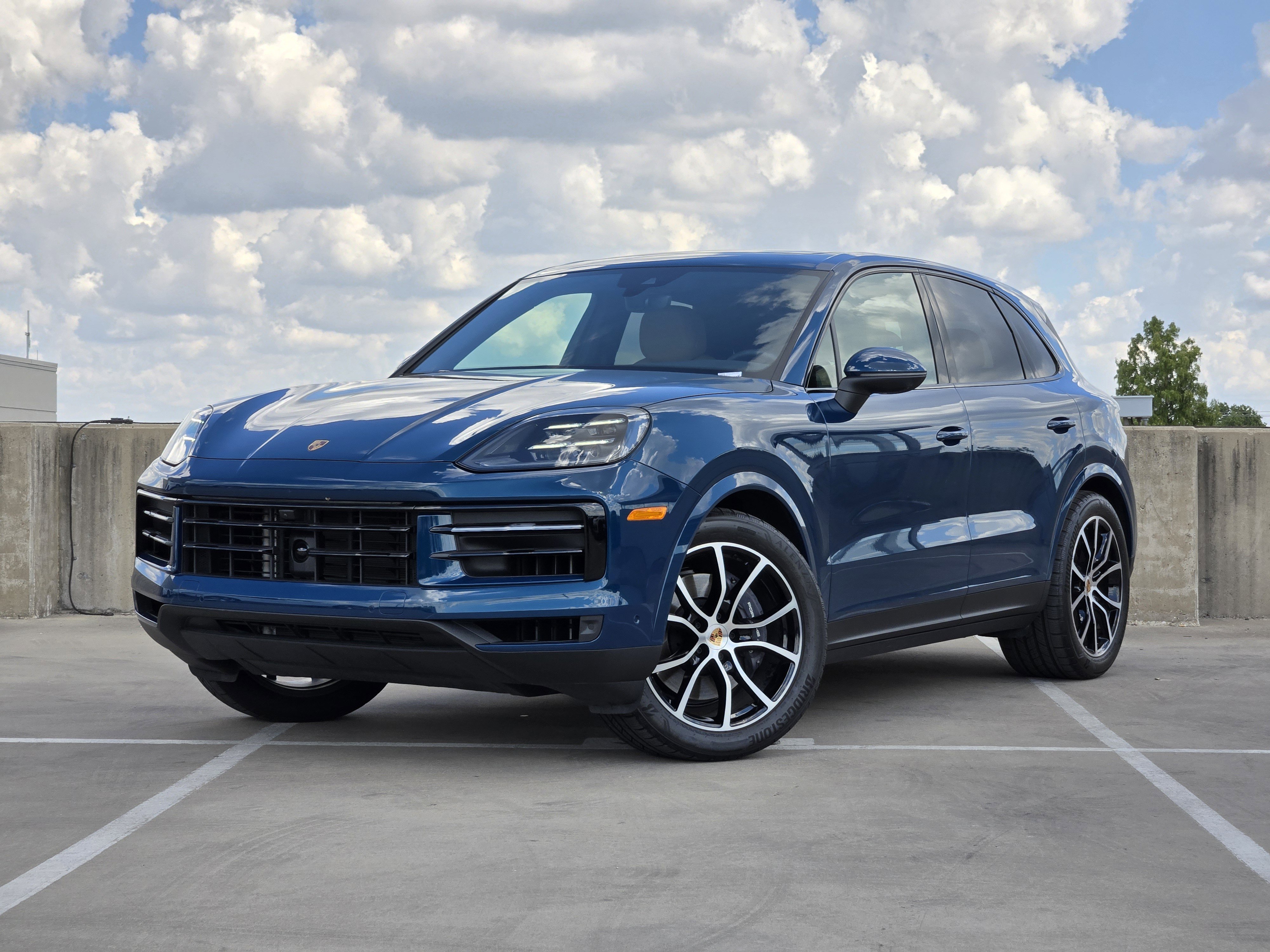 Certified 2025 Porsche Cayenne image 1