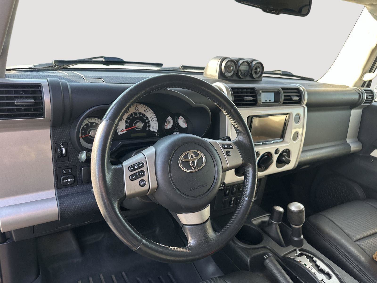 Used 2012 Toyota FJ Cruiser 4WD w/ Upgrade Pkg image 28