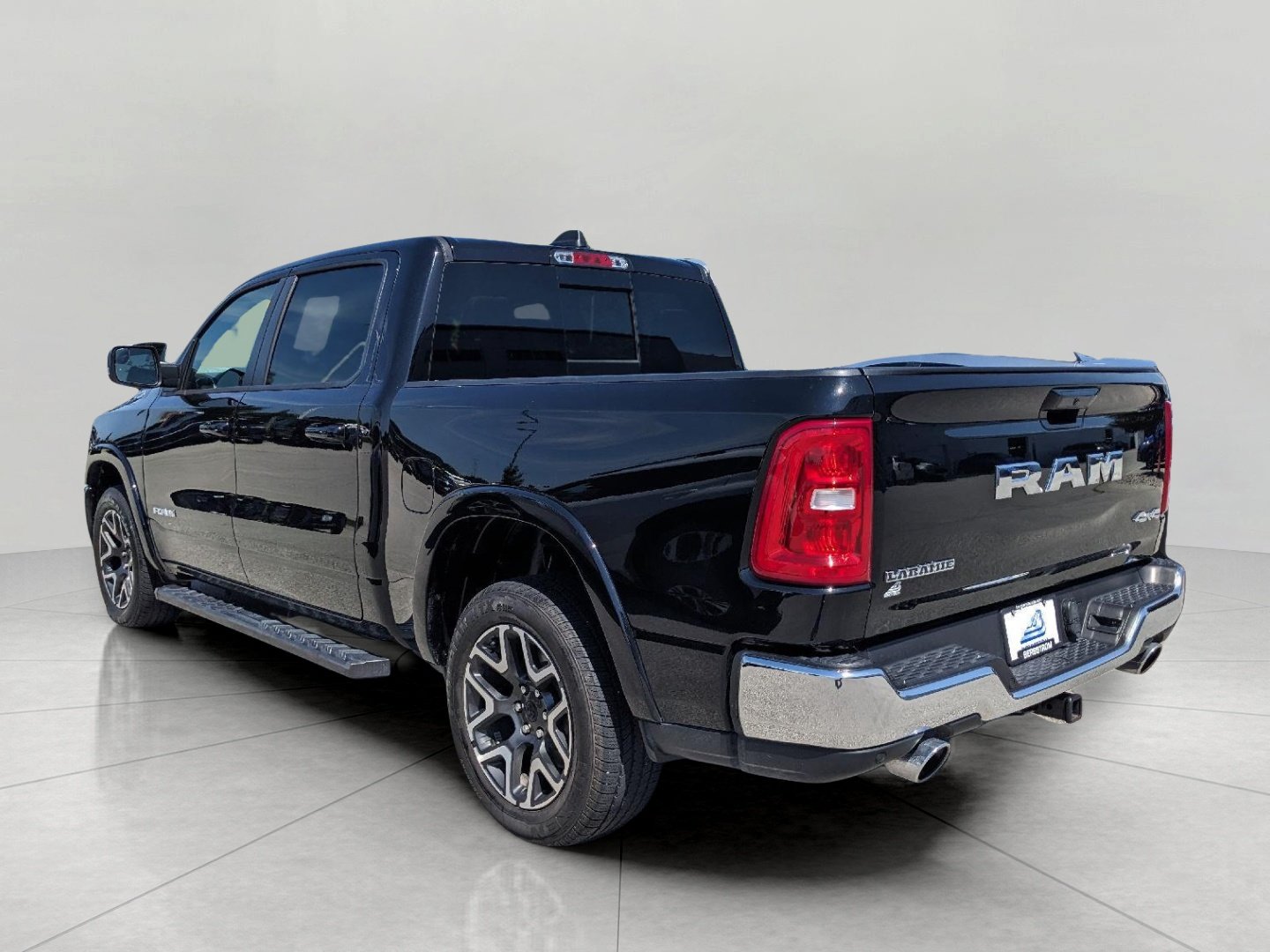 Used 2025 RAM 1500 Laramie AWD/4WD image 5
