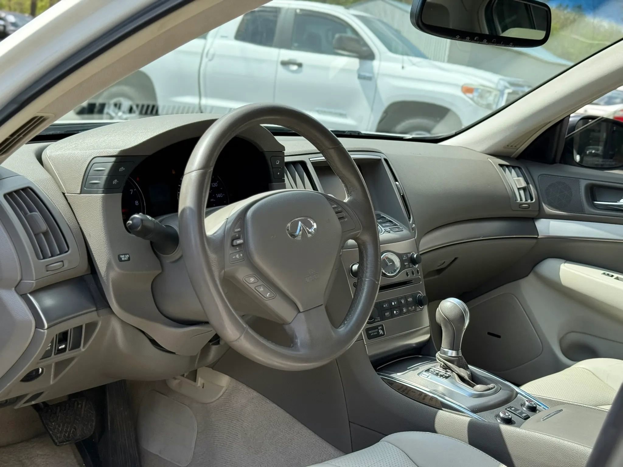 Used 2015 INFINITI Q40 AWD w/ Navigation Package image 11