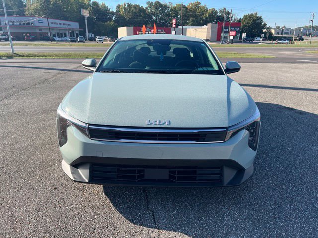 Used 2025 Kia K4 FWD image 2