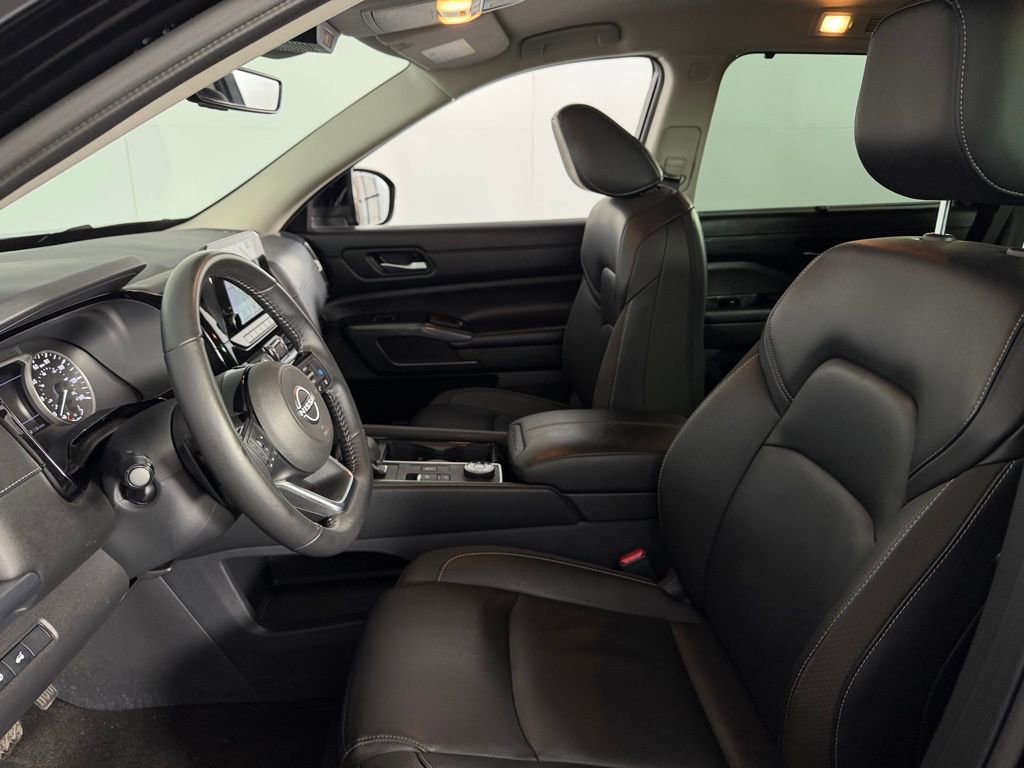 Used 2025 Nissan Pathfinder SL image 14