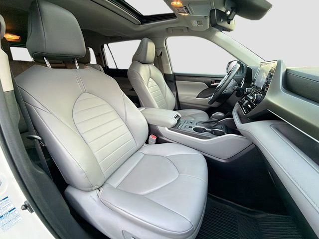 Used 2021 Toyota Highlander XLE image 26