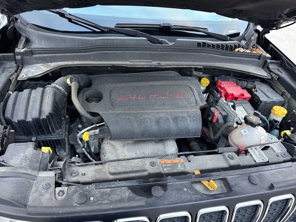 Certified 2019 Jeep Renegade Latitude w/ Cold Weather Group image 37