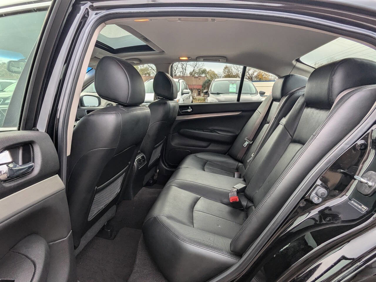 Used 2015 INFINITI Q40 AWD w/ Moonroof Package image 13