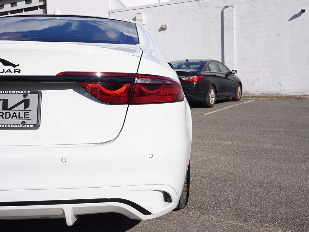 Used 2024 Jaguar XF R-Dynamic SE RWD image 18