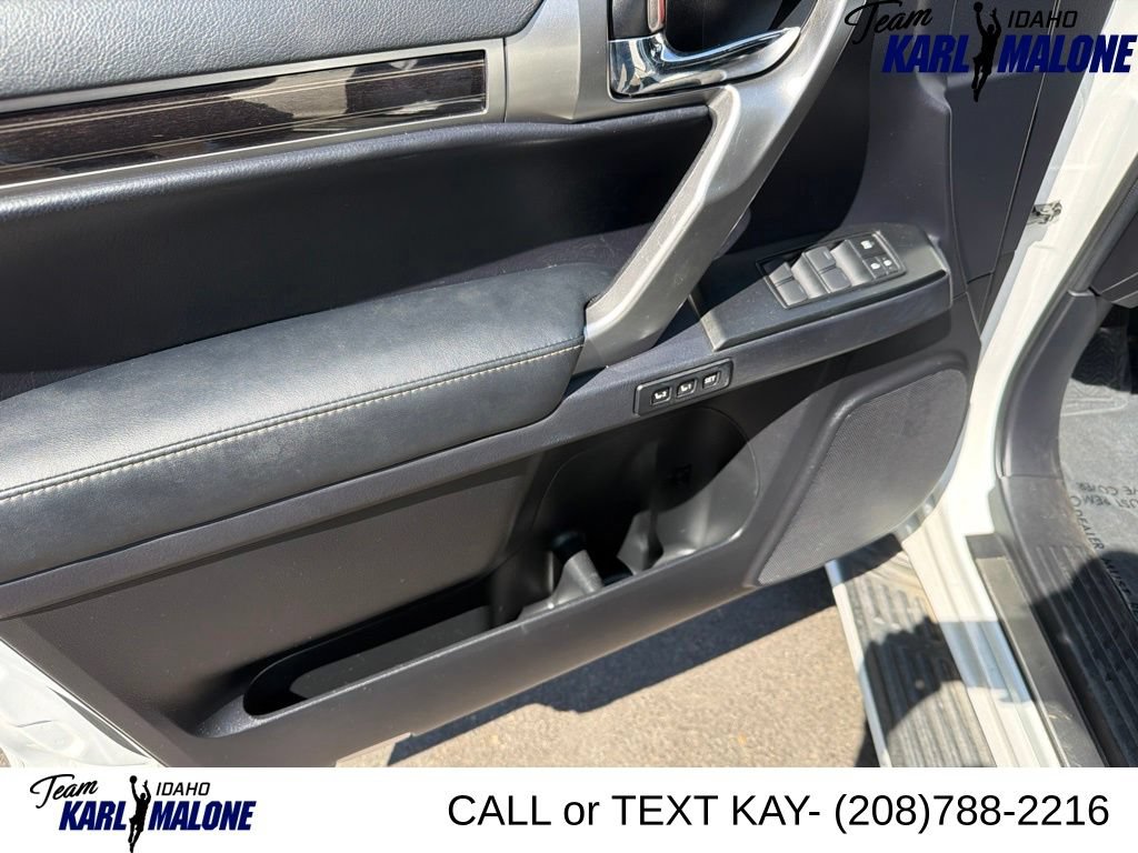Used 2023 Lexus GX 460 Premium w/ Accessory Package AWD/4WD image 25
