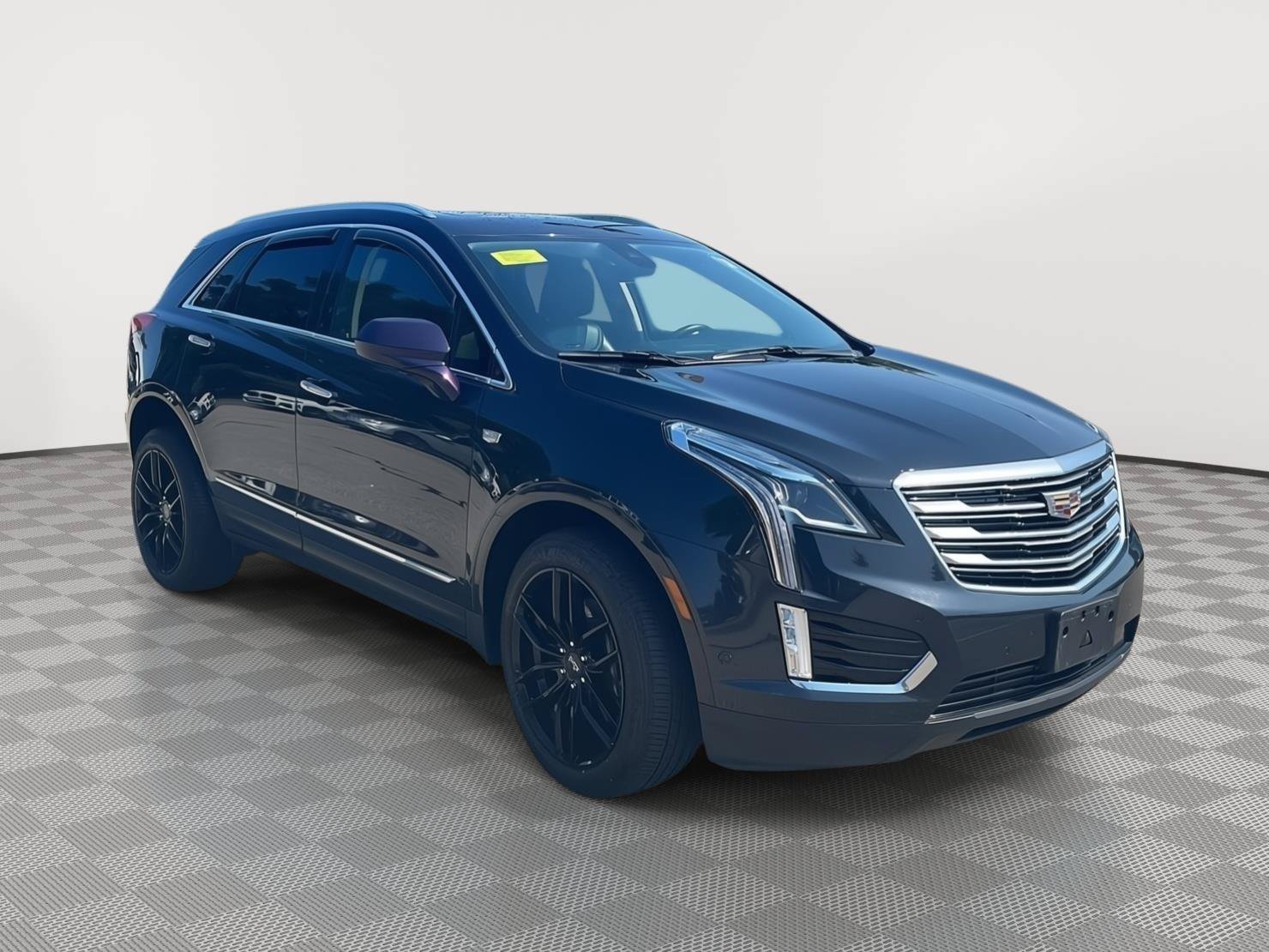 Used 2019 Cadillac XT5 Premium Luxury w/ Driver Assist Package AWD/4WD image 3