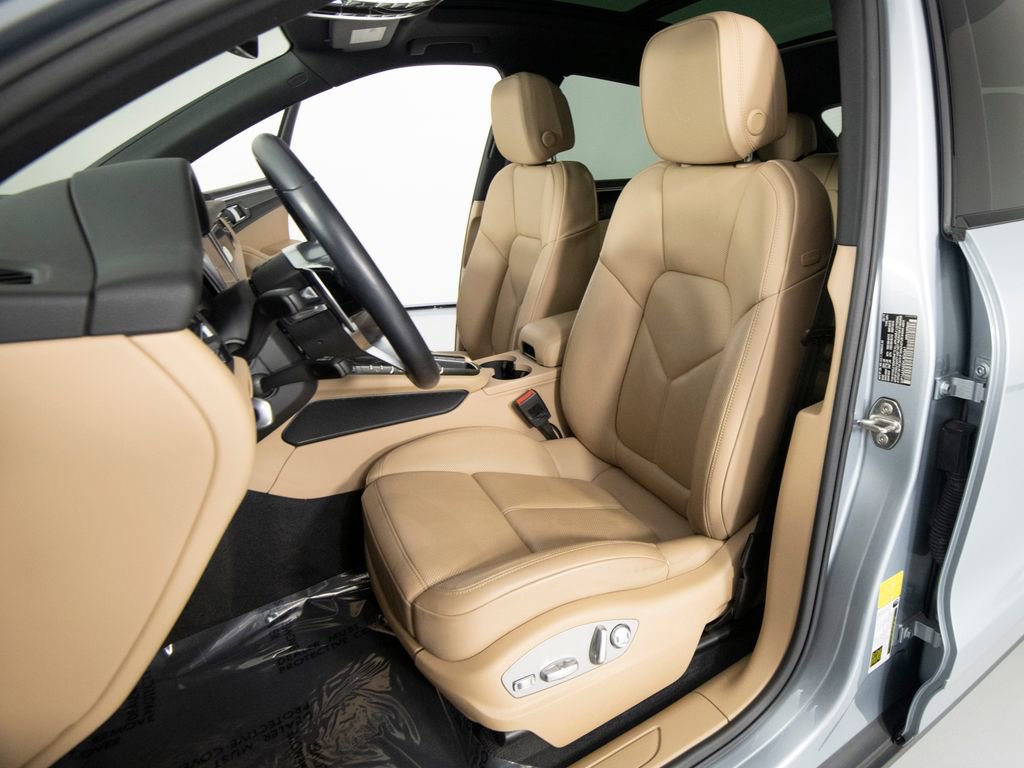 Certified 2019 Porsche Macan AWD/4WD image 17
