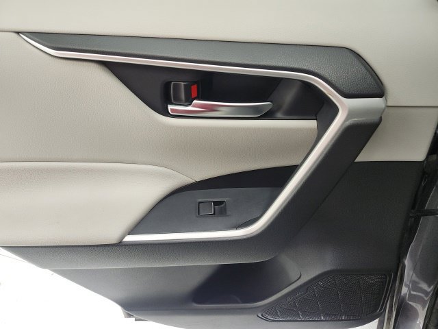 Used 2021 Toyota RAV4 XLE Premium AWD/4WD image 9