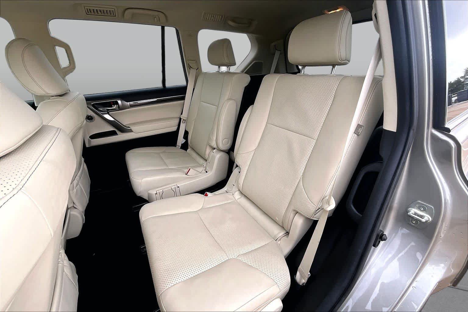 Used 2023 Lexus GX 460 Luxury w/ Sport Design Package AWD/4WD image 21