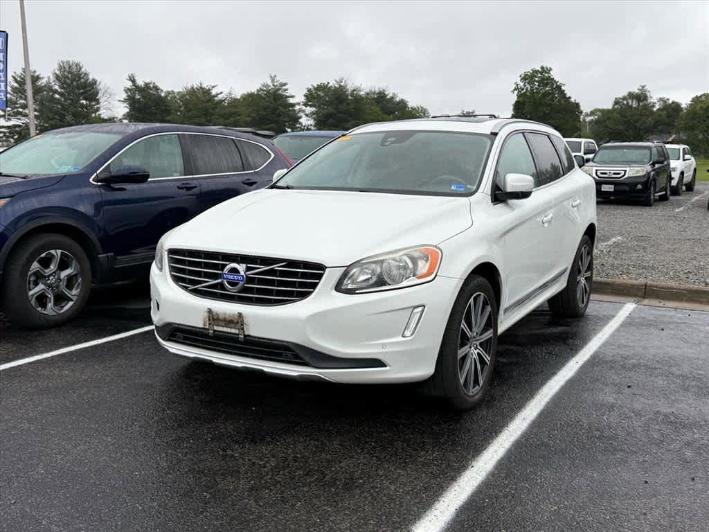 Used 2015 Volvo XC60 T6 w/ Proximity Package AWD/4WD image 3