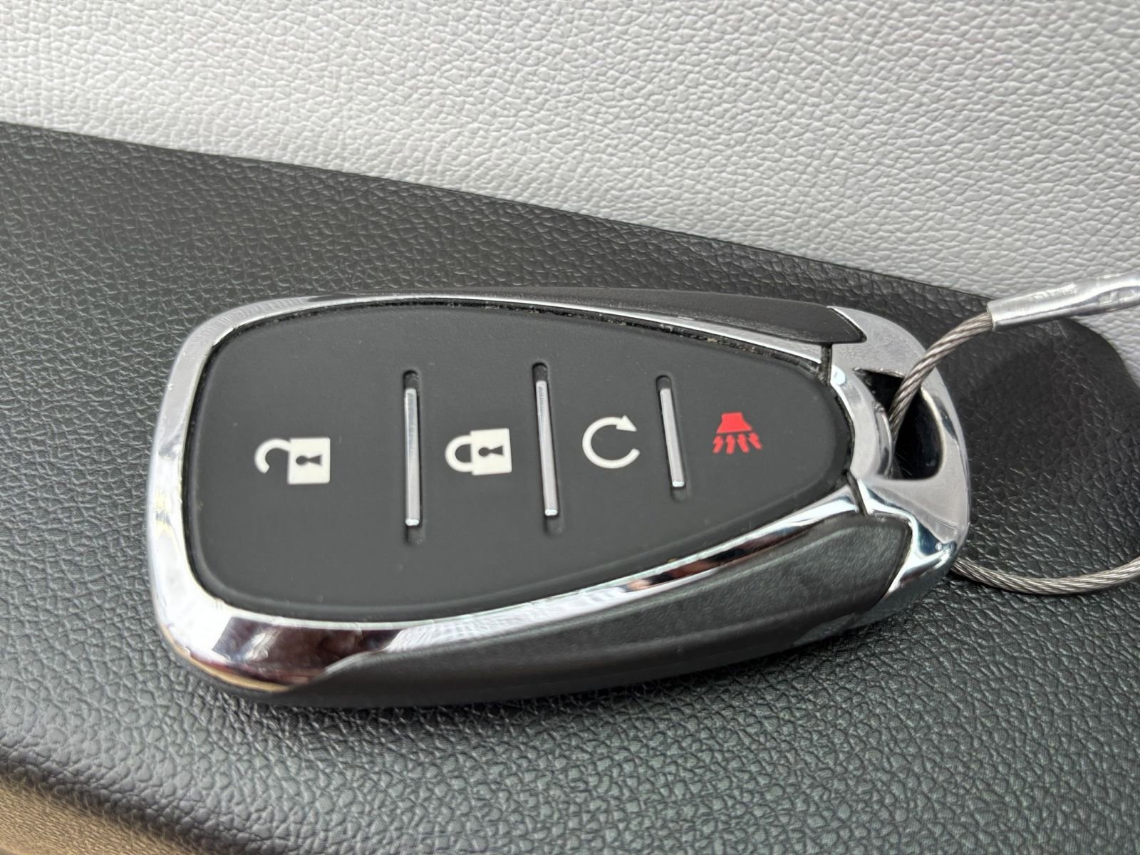 Used 2025 Chevrolet Trax LT FWD image 21