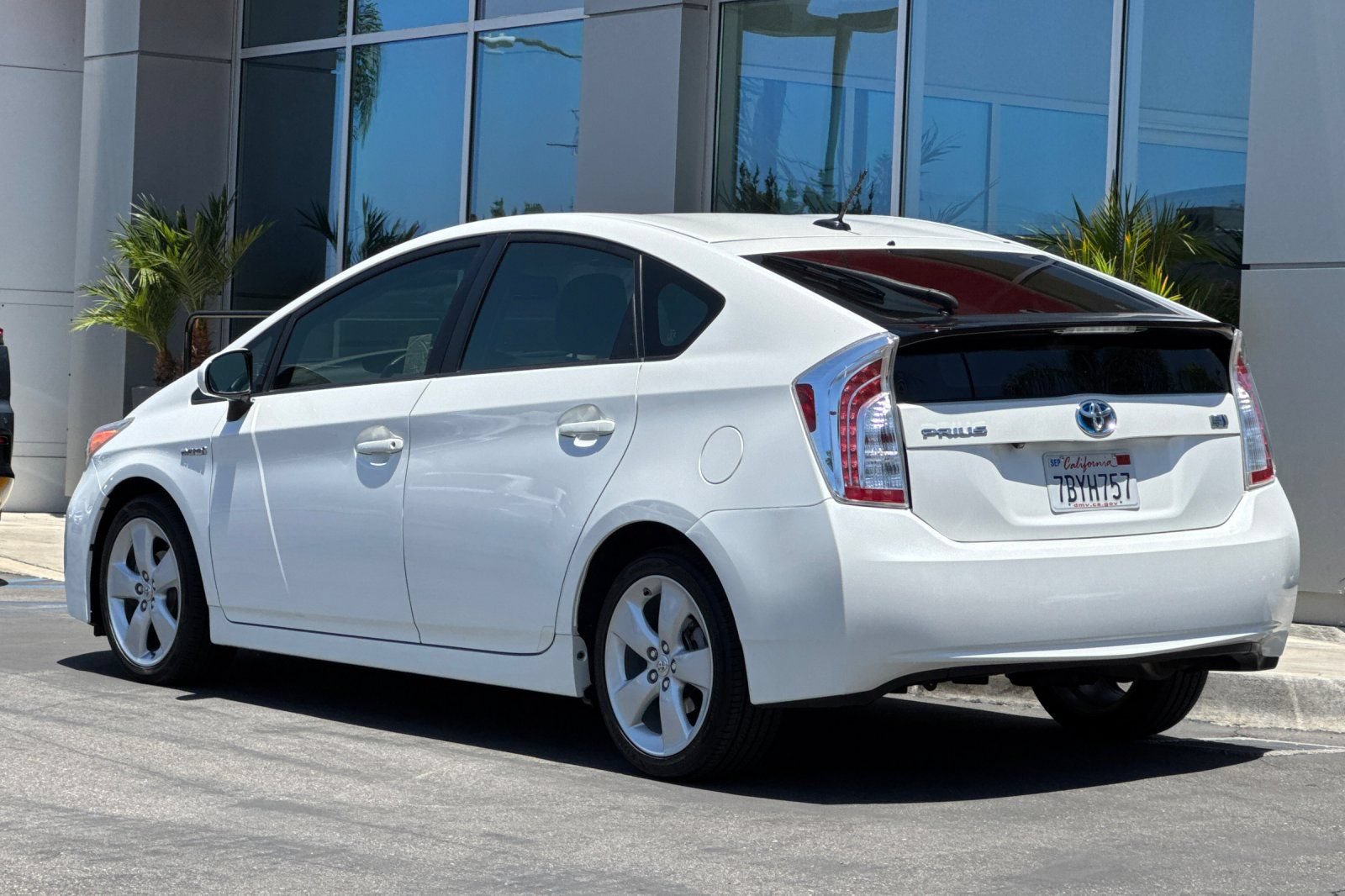 Used 2013 Toyota Prius Five FWD image 7