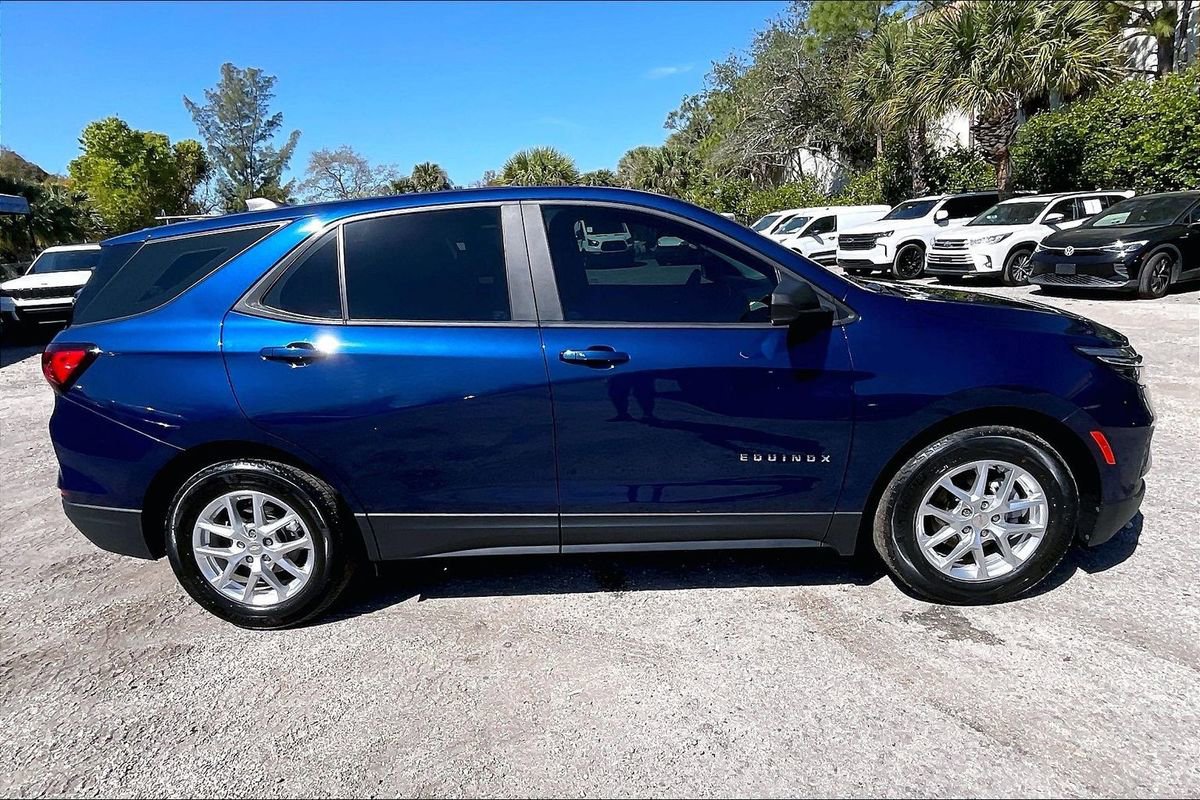 Used 2022 Chevrolet Equinox LS w/ Driver Confidence II Package image 30