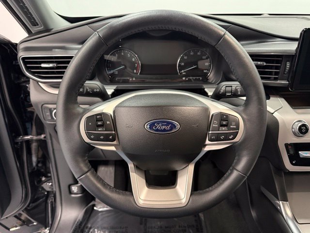 Used 2023 Ford Explorer XLT w/ Equipment Group 202A RWD image 17