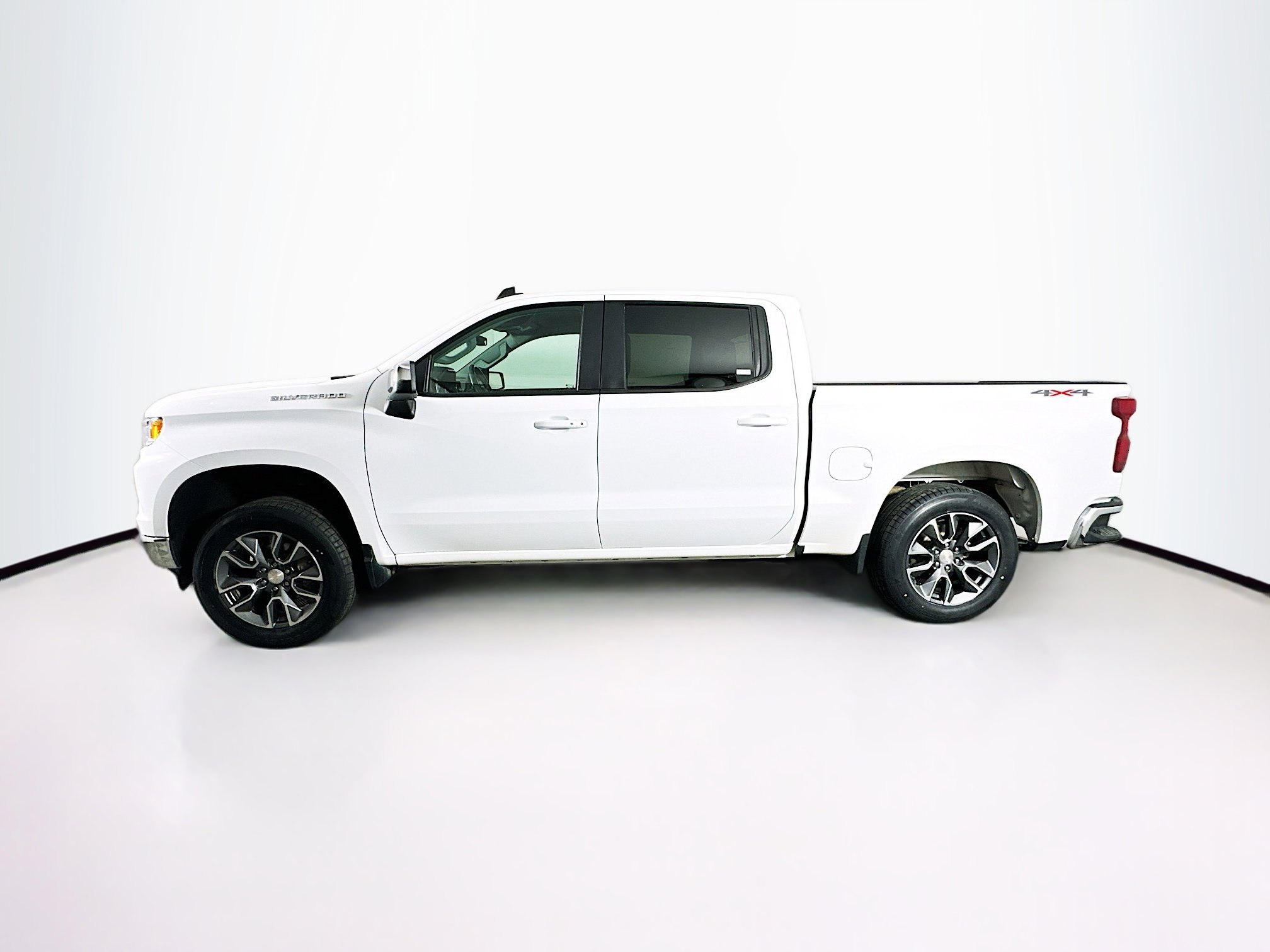 Used 2024 Chevrolet Silverado 1500 LT image 4