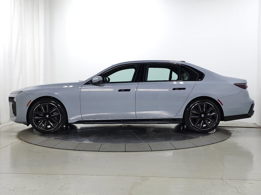 Used 2023 BMW 760i xDrive w/ Luxury Rear Seating Package AWD/4WD image 5