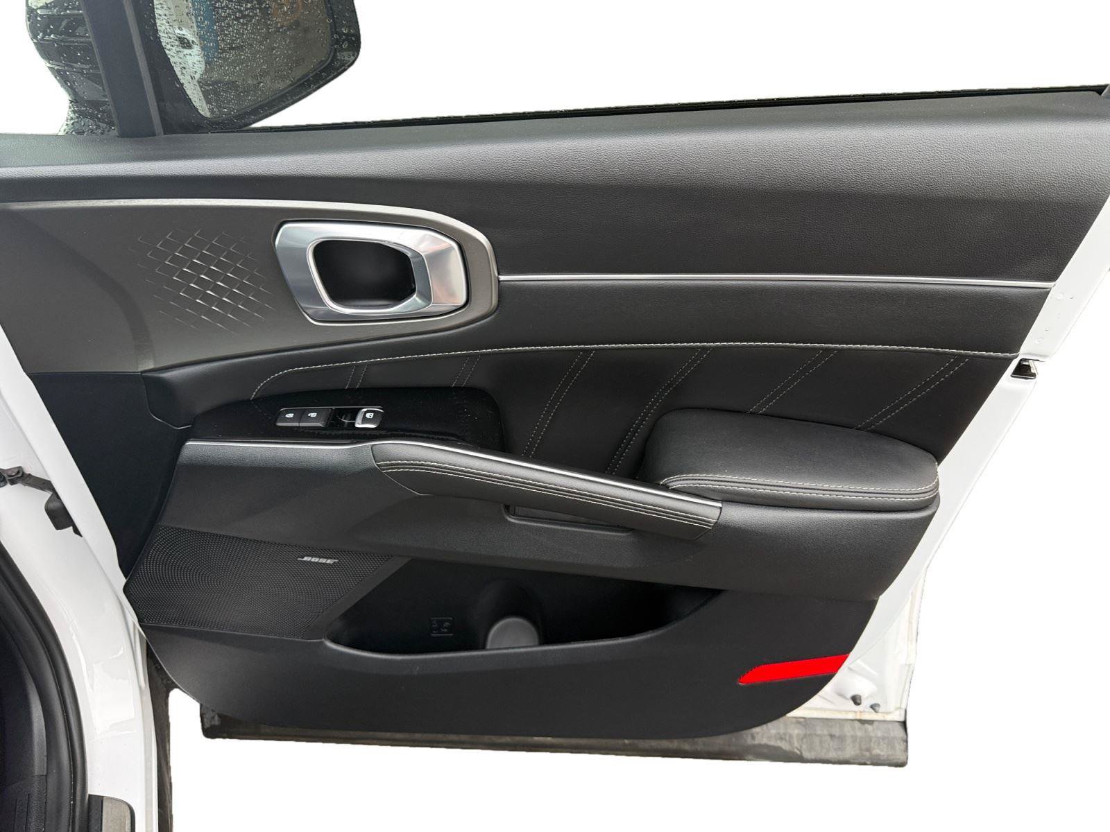 Used 2023 Kia Sorento AWD image 28