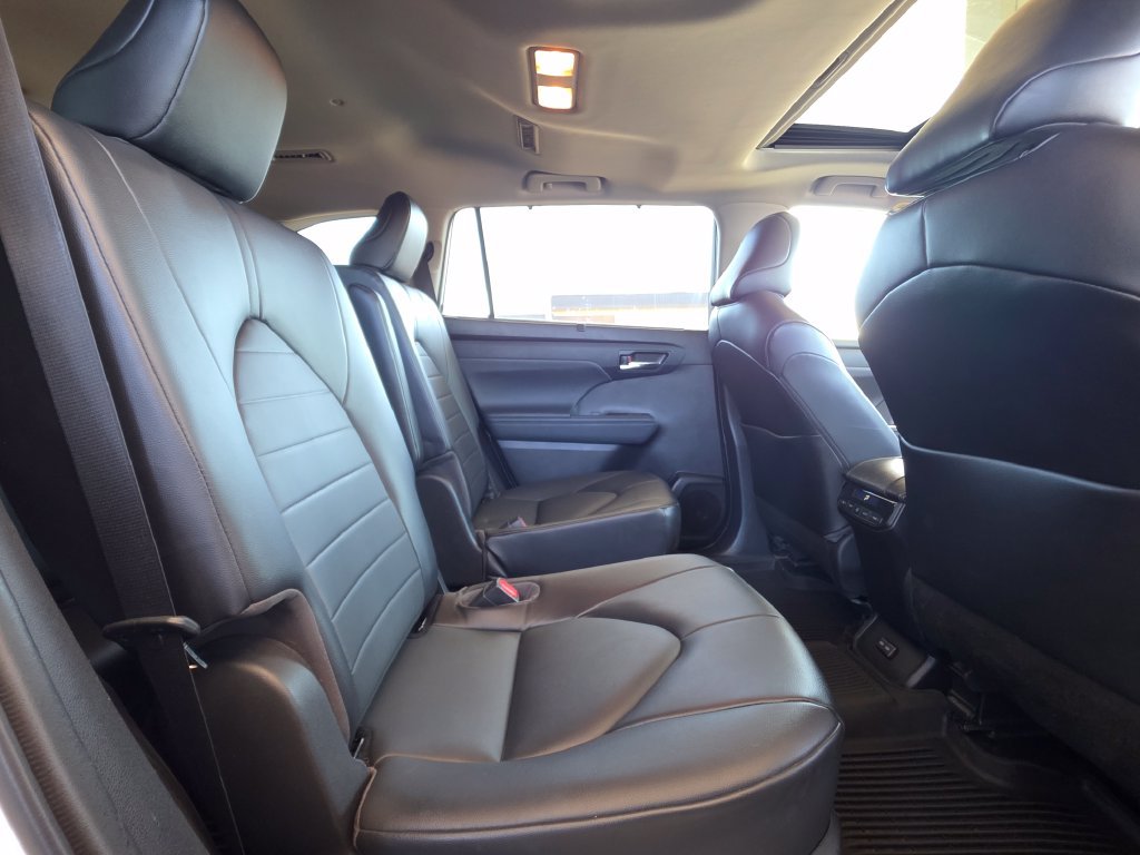 Used 2022 Toyota Highlander XLE AWD/4WD image 26
